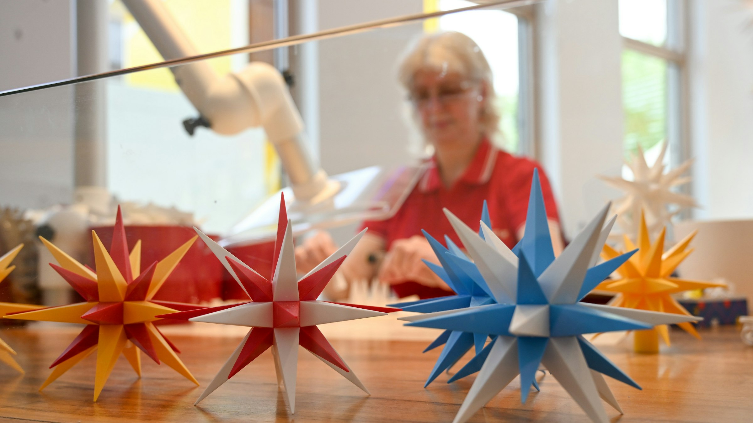 Moravian star factory: 125 years of Christmas — and geometry